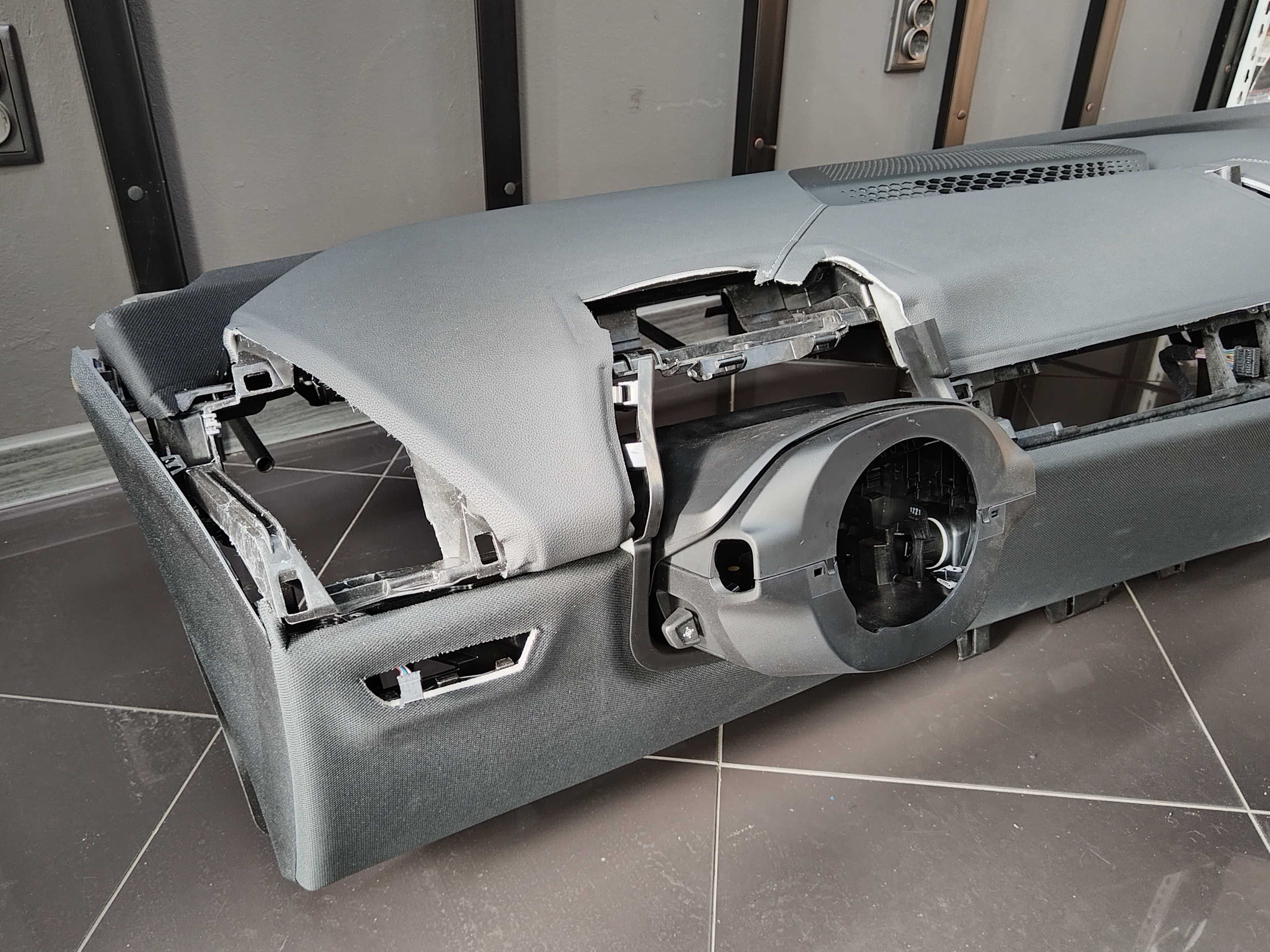 Черно Кожено Арматурно Табло BMW IX I20 Head Up