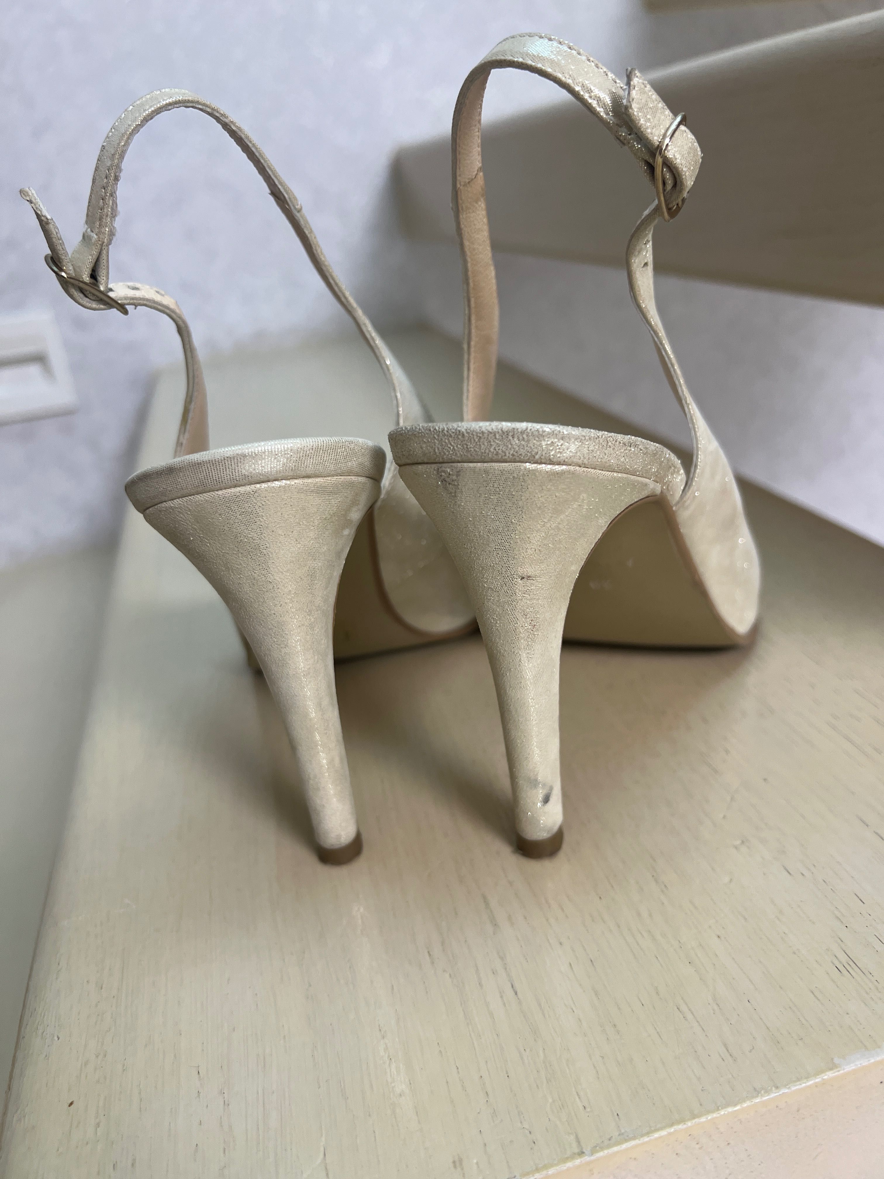 Pantofi stiletto piele mar 39 si cluch asortat