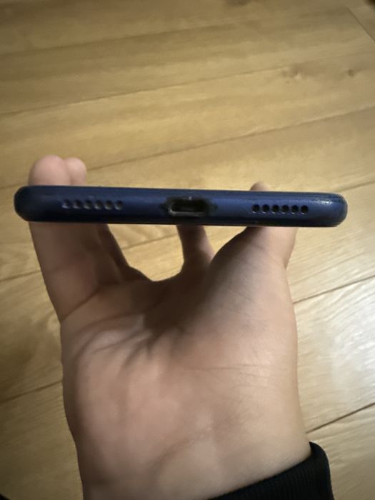 Продам Huawei какойта работает на экране трешена