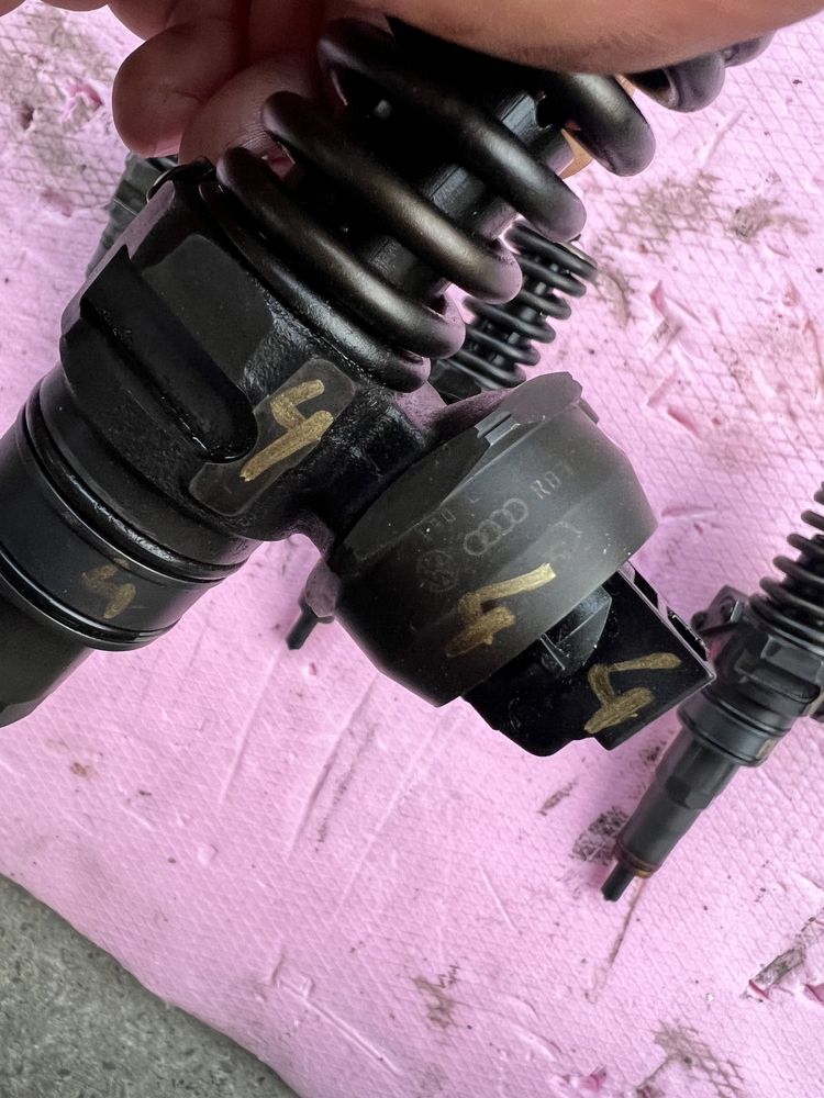 Set injectoare pt vw passat b6 1.9 cod motor BLS cod inj CS