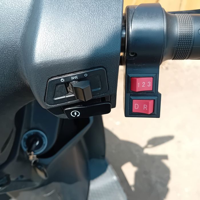 Vând scuter electric motor 1500w merge 25kmh cu limitatorul