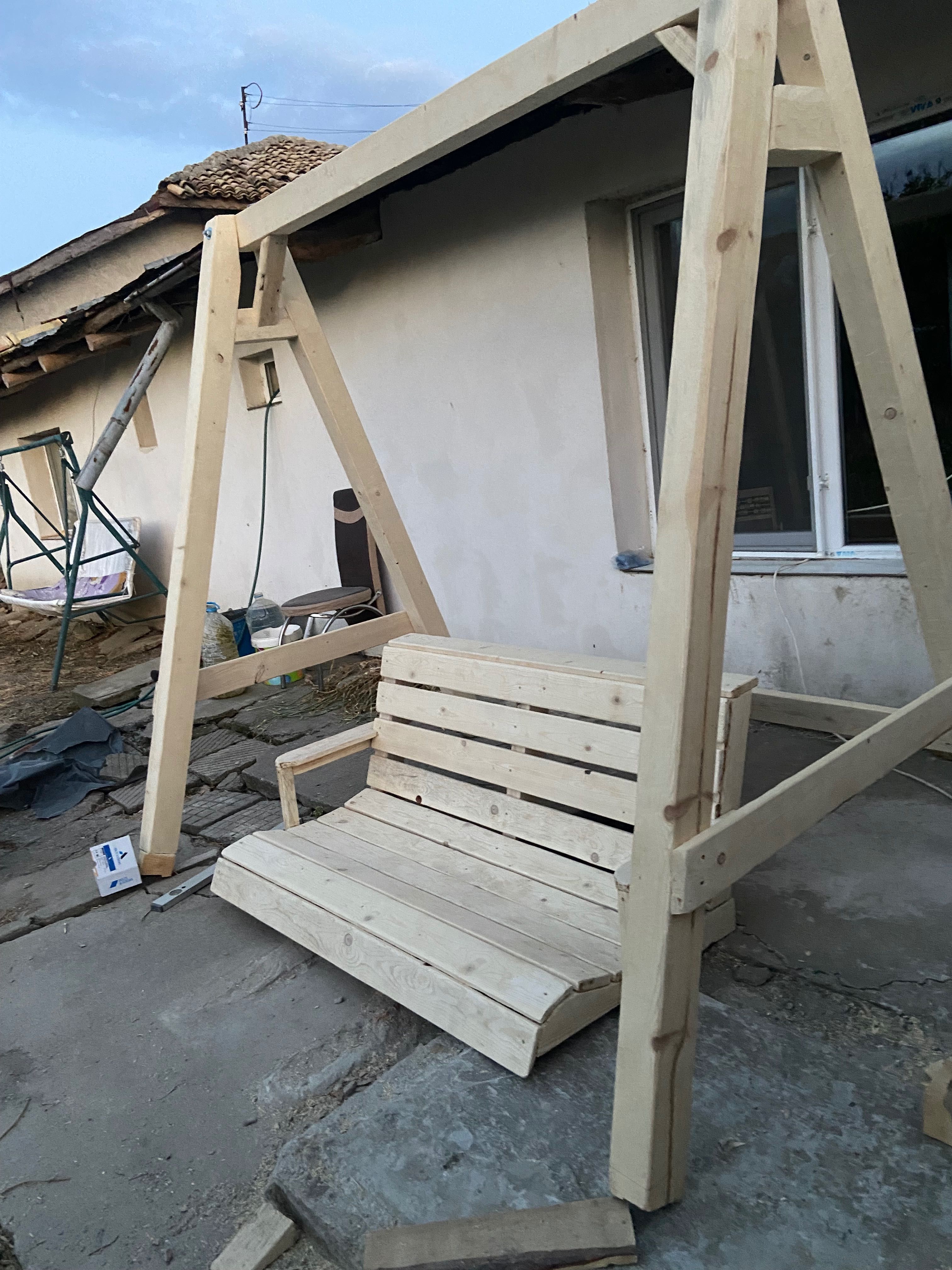 Дървена градинска люлка по поръчка