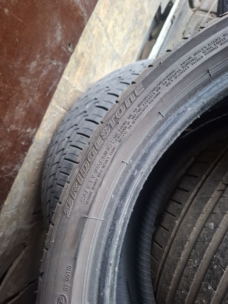 Vand 1 anvelopa 235 40 19 brigestone de vara bună