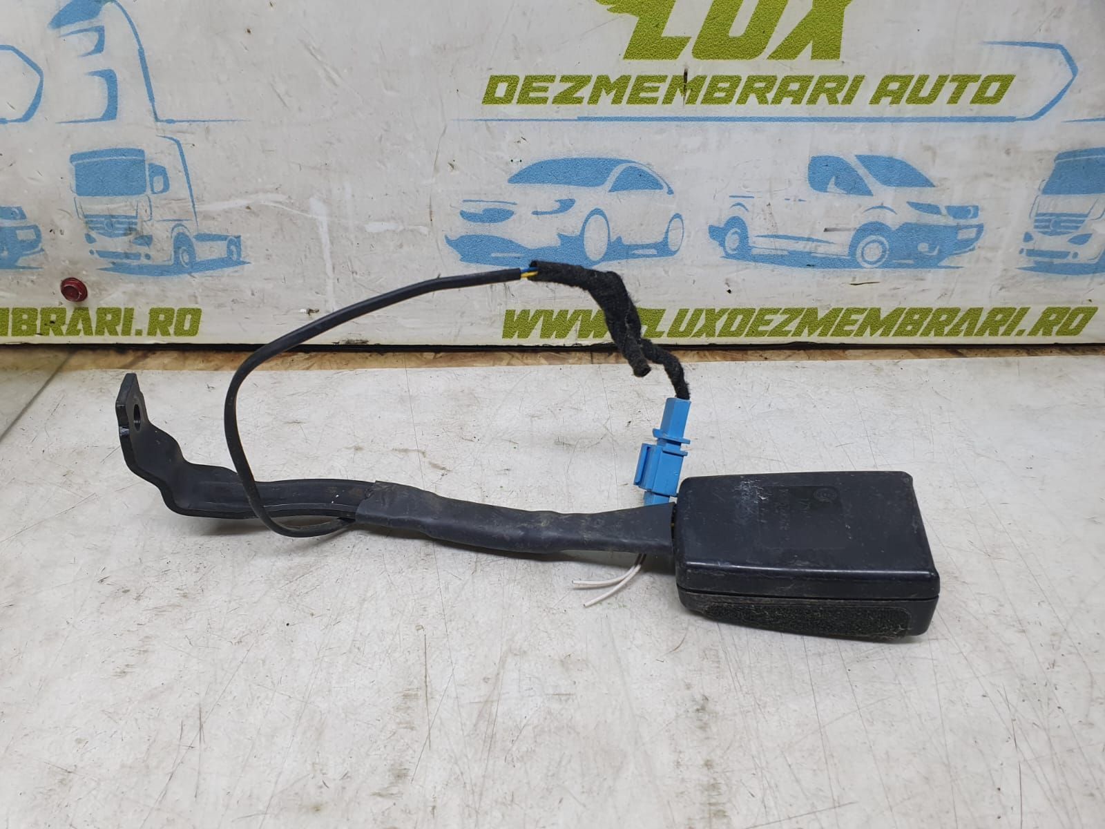 Pretensioner dreapta fata 1k8857756b Volkswagen VW Passat CC 1 [2008
