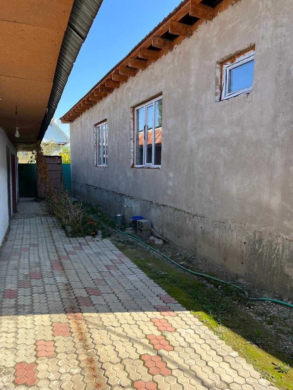два дома на одном участке