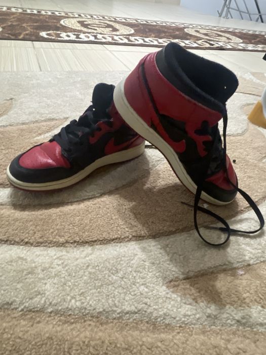 Vand jordan 1 marimea 36.5 se livreza prin