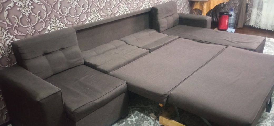 Раскладной диван в хорошем состоянии  цена договорная