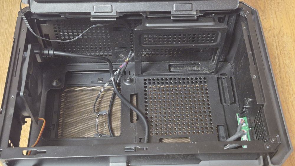 Компактна Компютърна Кутия Cougar QBX