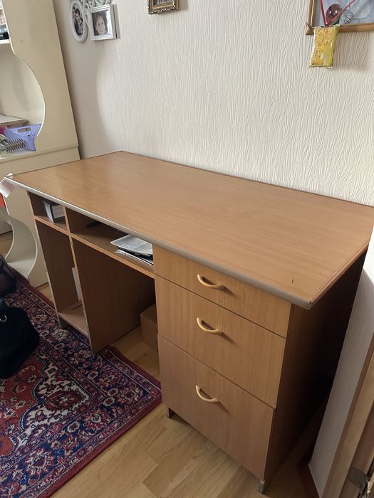 Продам стол