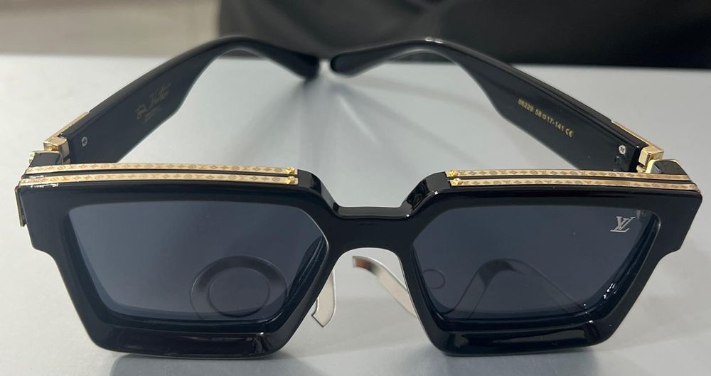 Ochelari de soare noi