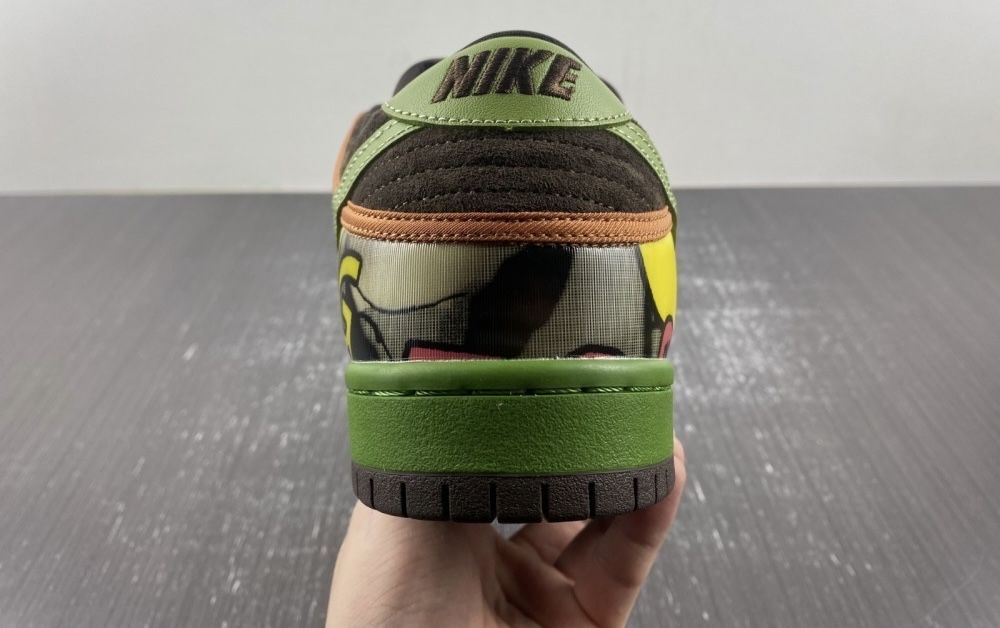 Nike SB Dunk Low “De La Soul”