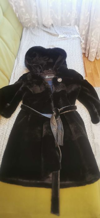 Продам женскую шубу из мутона и норки бренда poupoqiapu