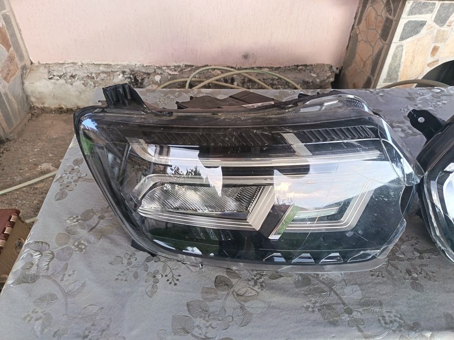 Фарове за Дачия Дъстър 2022 (Dacia Duster 2022)