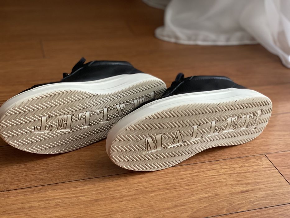 Vand pantofi sport marca Mallet ( London), originali.