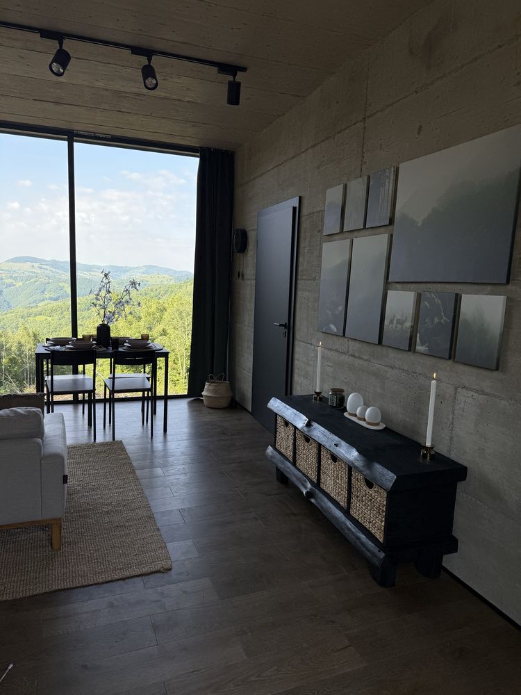 Cabana la munte + masina 4x4 Land Rover