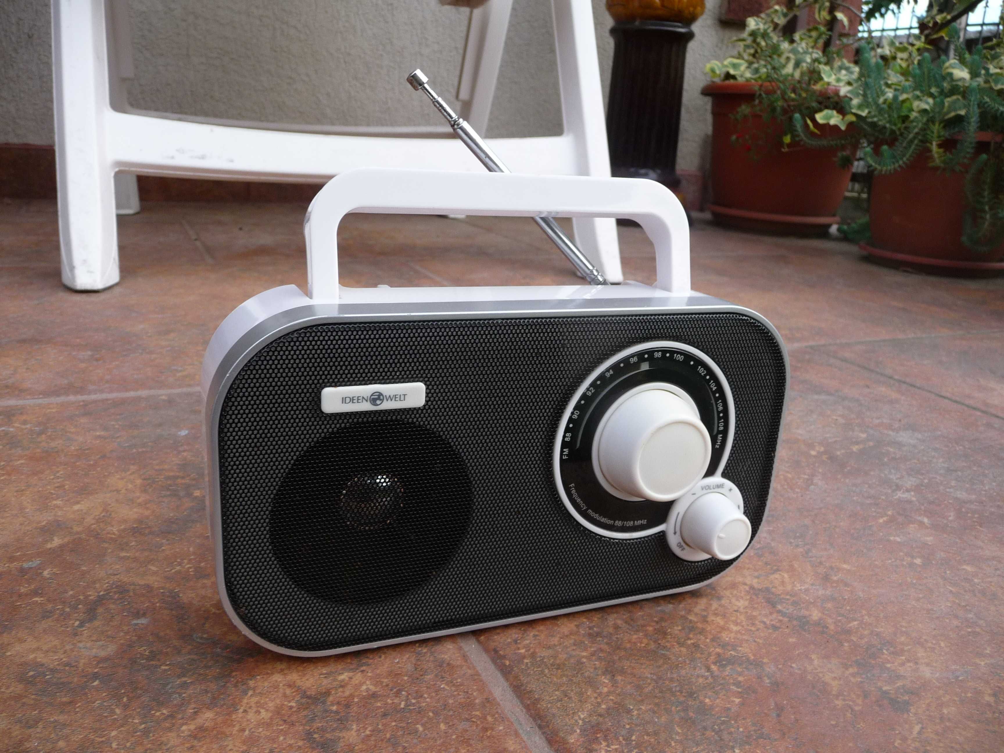 Radiouri model vintage cu bluetooth foarte frumoase,bune