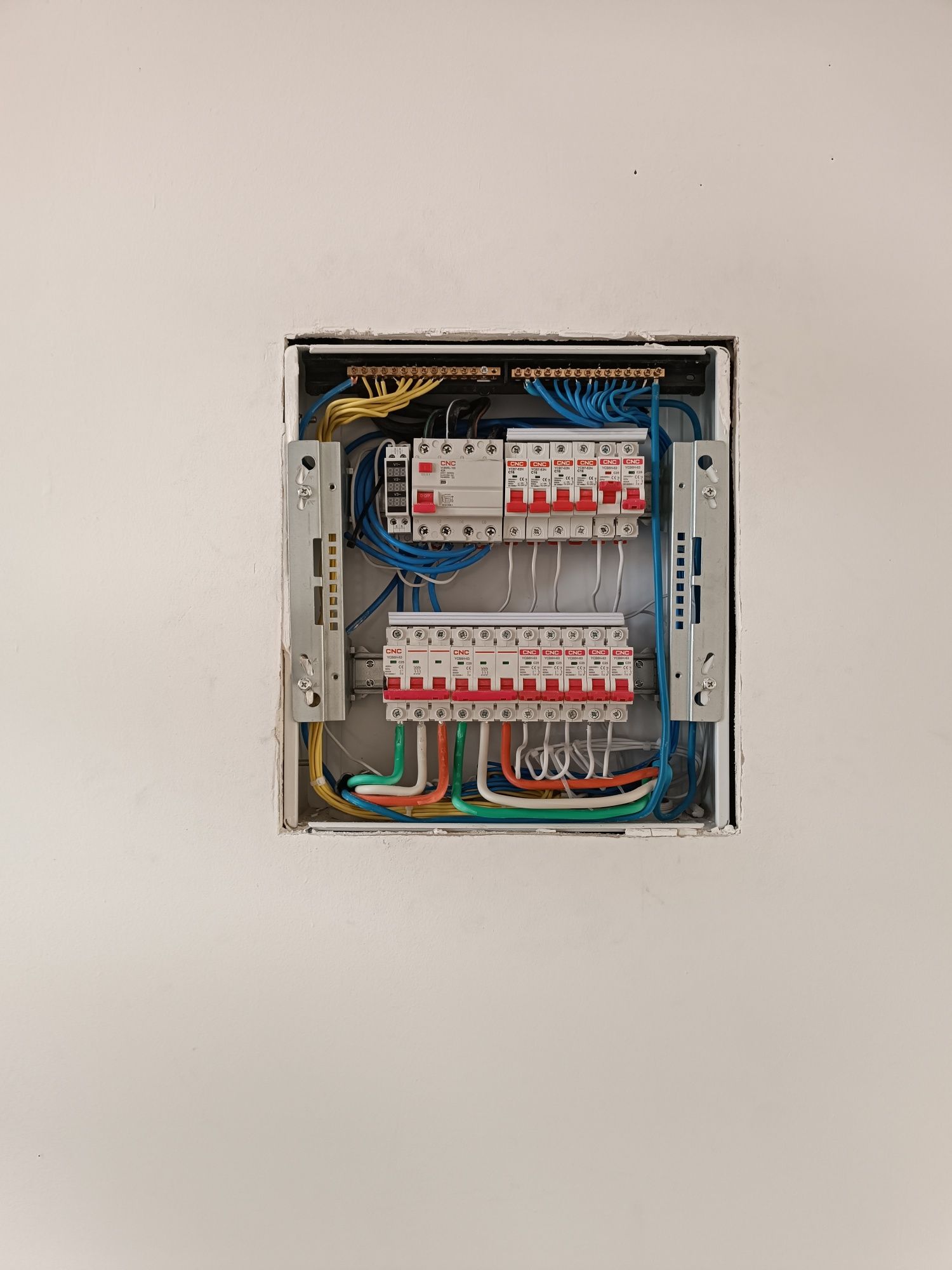 Har hil turdagi Elektirik hizmati.