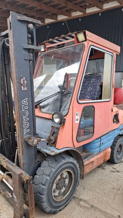 Stivuitor GPL Toyota 3 Tone ridicare ! ( 4.5 tone el )