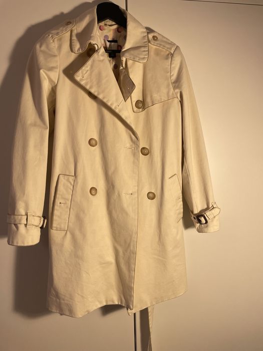 Trench Gap bej marimea S 120lei