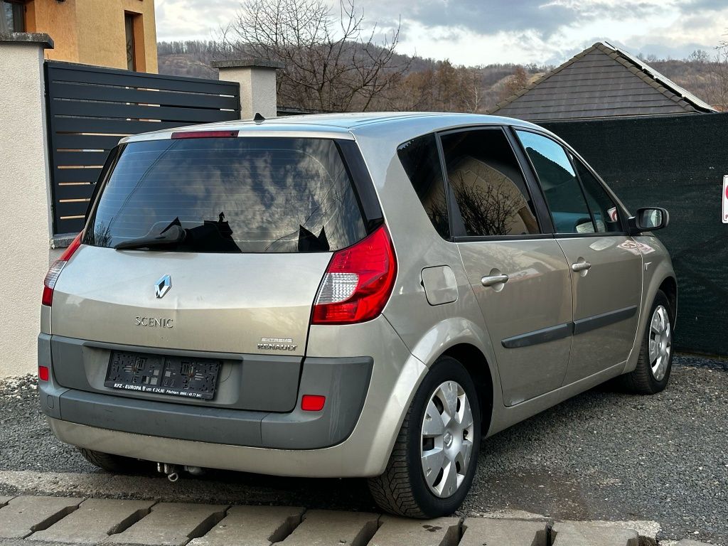 Vând Renault Scenic II Facelift motor 1.9 DCi an 2006