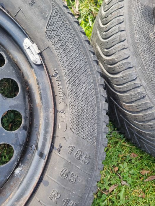 Set Cauciucuri iarna 185 65 r15  Dacia