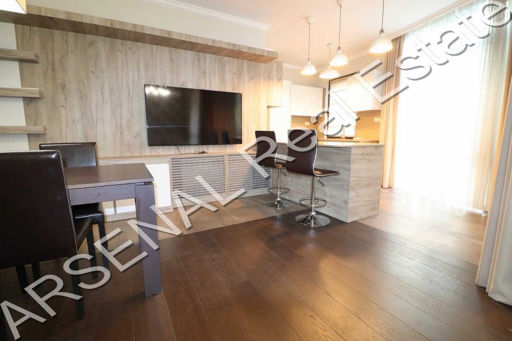 Дава се под наем Тристаен апартамент в София, Изток - 137 кв.м за 1190 € - Снимка #2