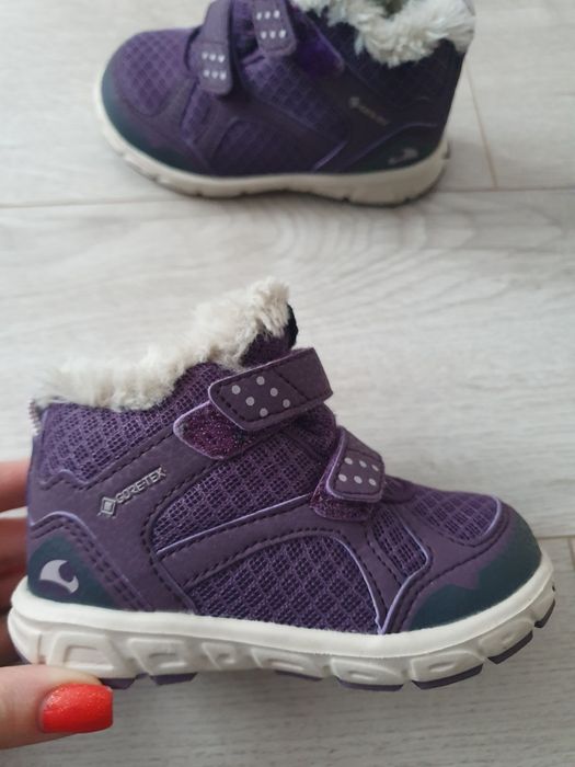 Vând ghete bebeluș