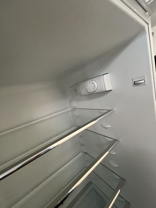 Хладилник за вграждане AEG