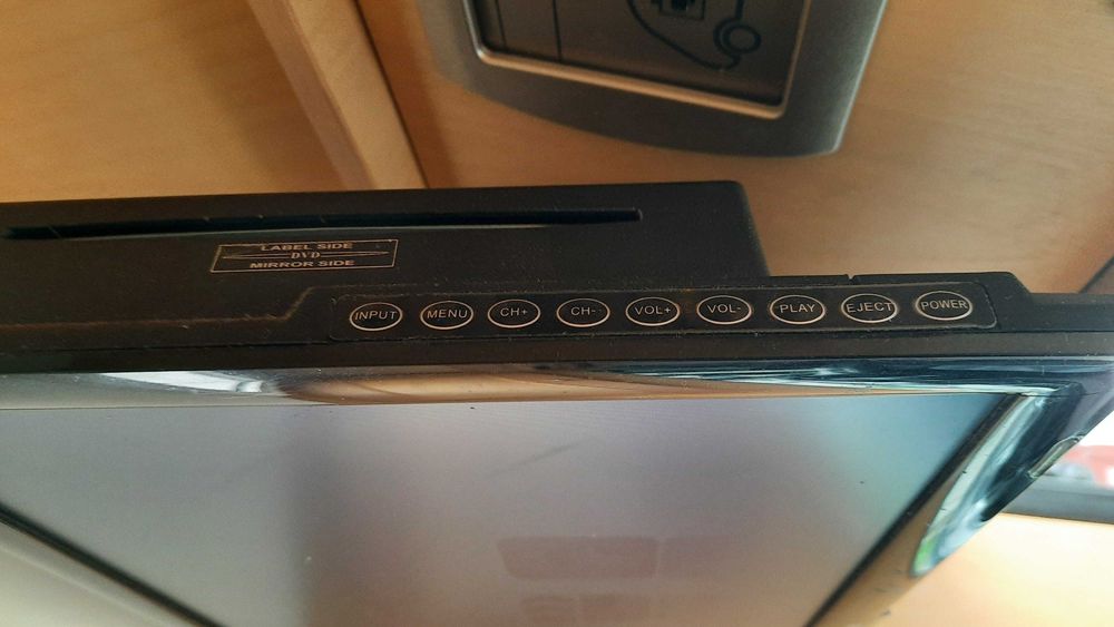 LED телевизор MEDION 12V