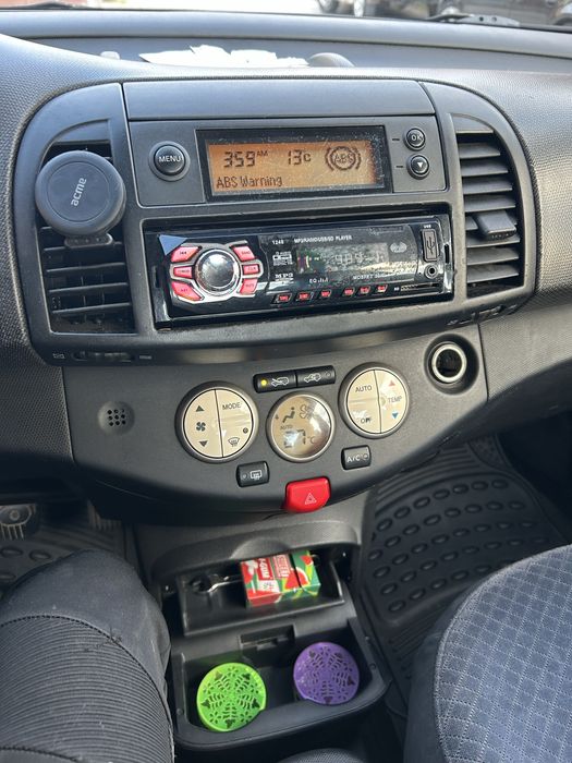 Продавасе Нисан микра к12 1.5дци 82к