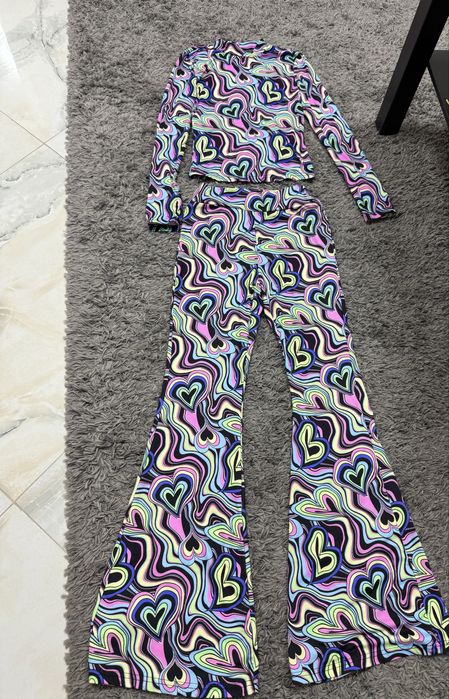 Set pantaloni evazati si bluza