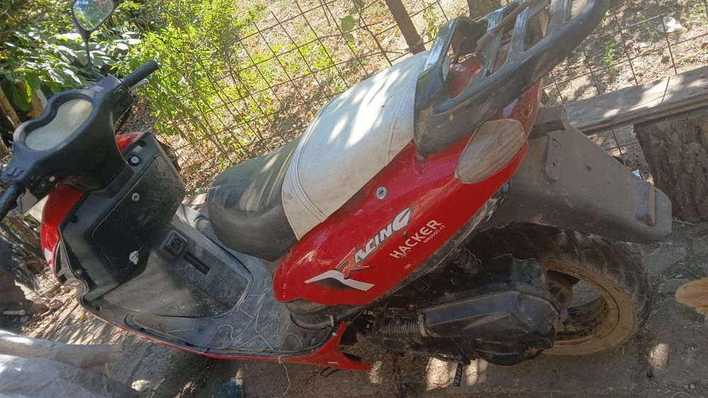 Este foarte bun scuter în 4 timpi setul e de 80