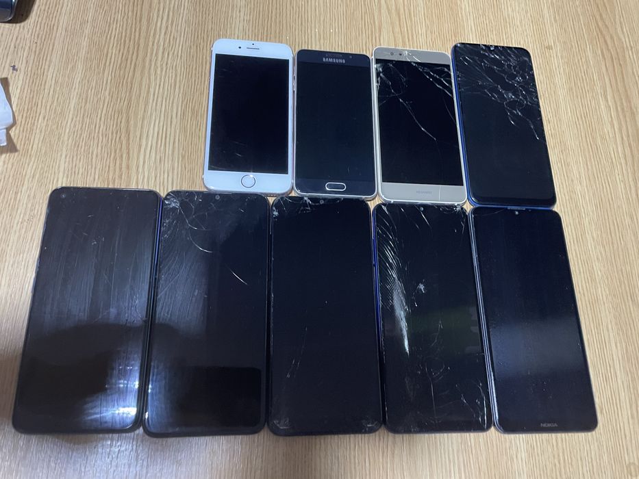 Lot telefoane defecte pentru piese