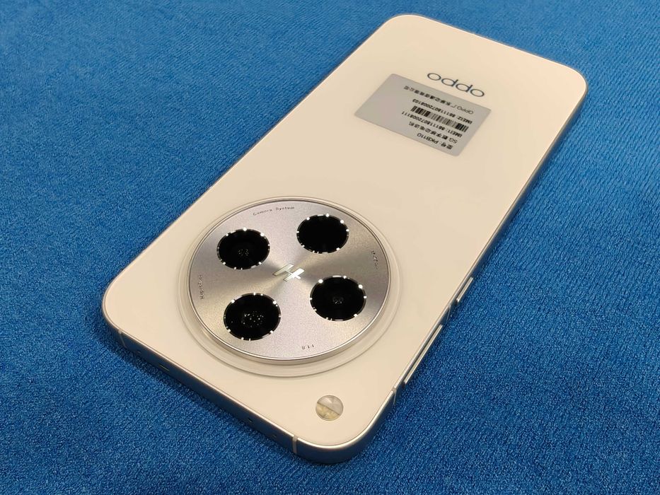 Нов Oppo Find X8 12/256 бял - 6.59";3x50mpx Hasselblad;Dimensity 9400