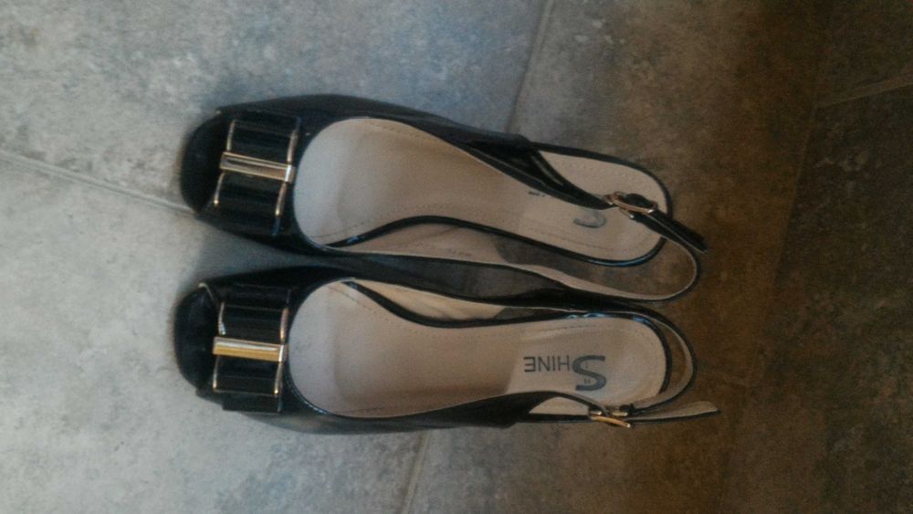 Елегантни, стилни и удобни сандали - лак!