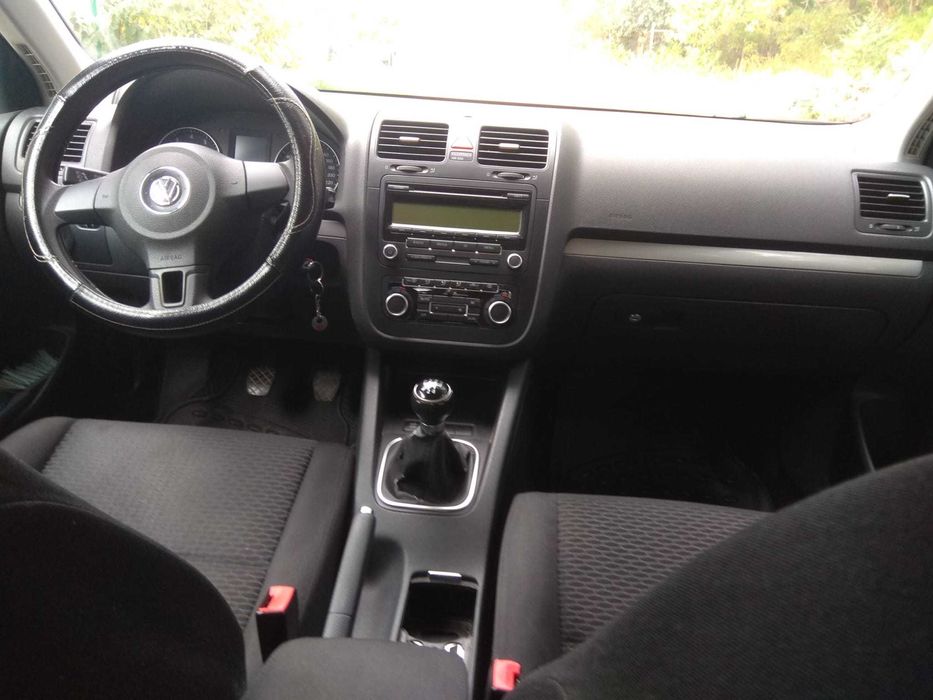 Vând Volkswagen Jetta!