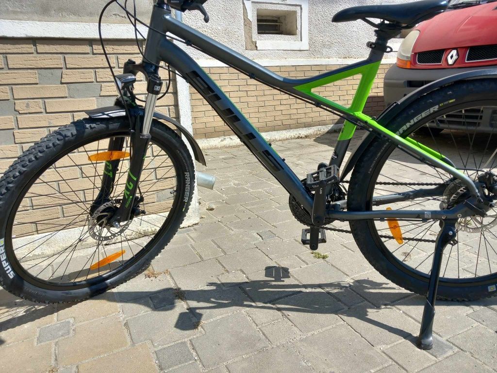 Vând bicicleta aproape noua