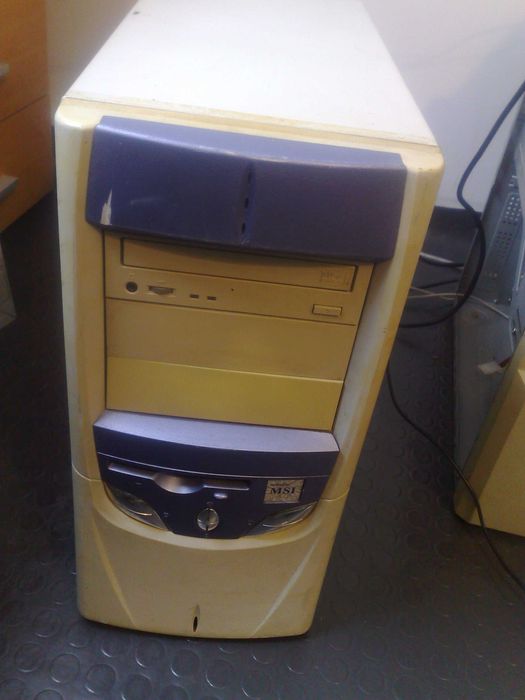 Настолен компютър Е5200 2.5GHz 4GB RAM 160GB HDD + монитор 17"
