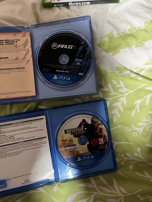 Vand ps4 cu o maneta si 6 jocuri