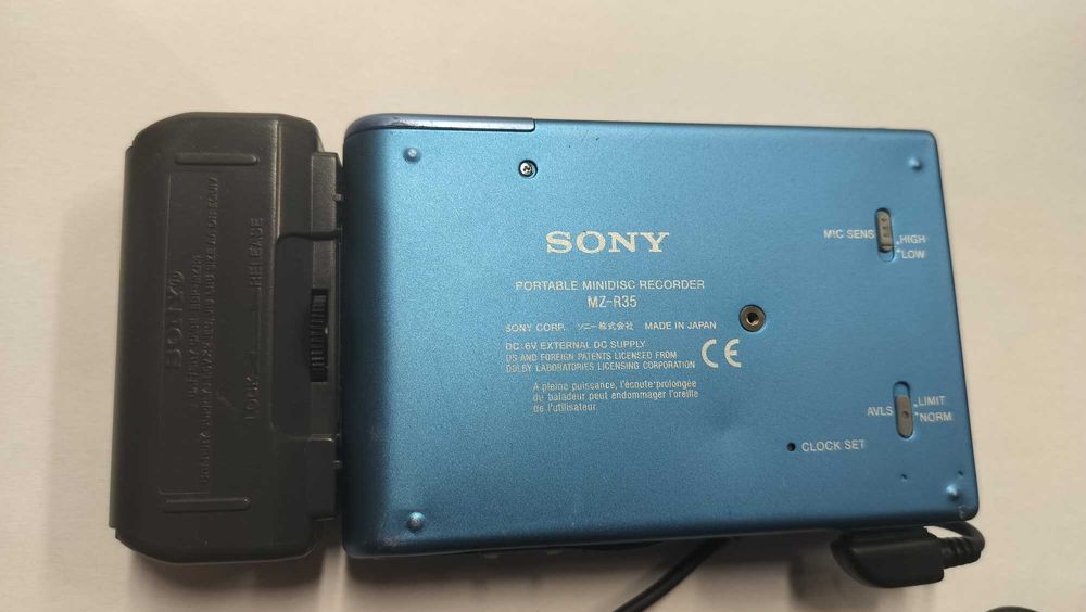 Walkman Sony MZ-R35 MD Portable MiniDisc Player Recorder -Rem RM-MZ1T