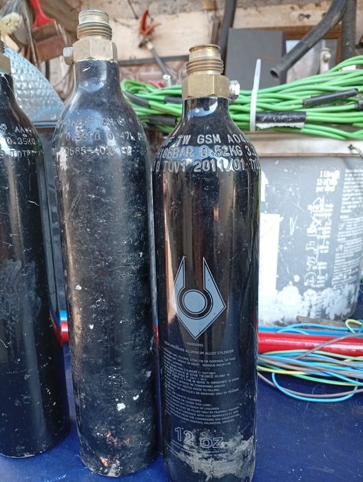 Butelii mici pentru  CO 2