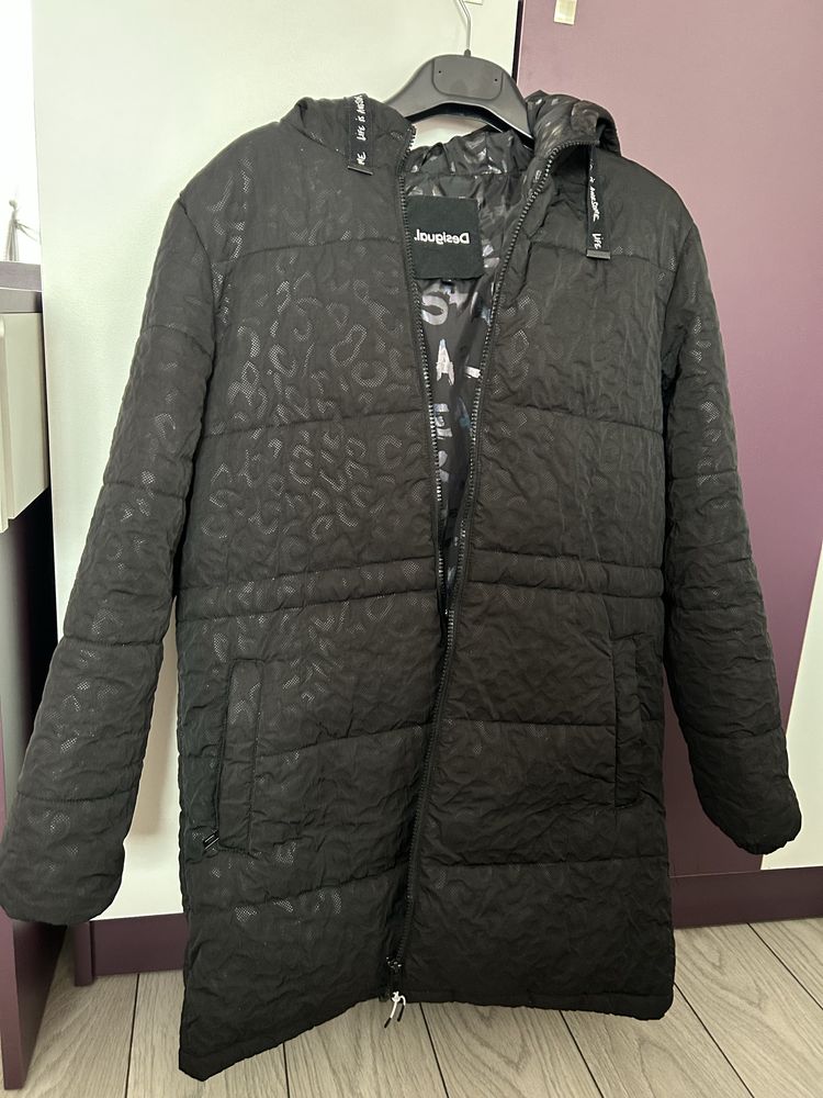 Зимно яке на марката Desigual