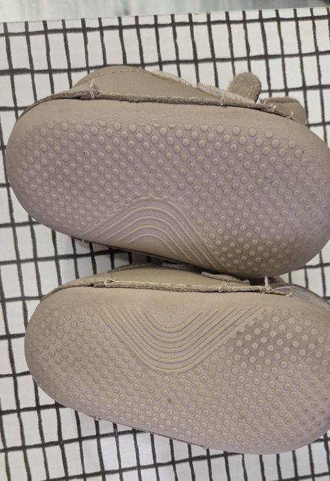 Боси обувки 19, Колев и Колев