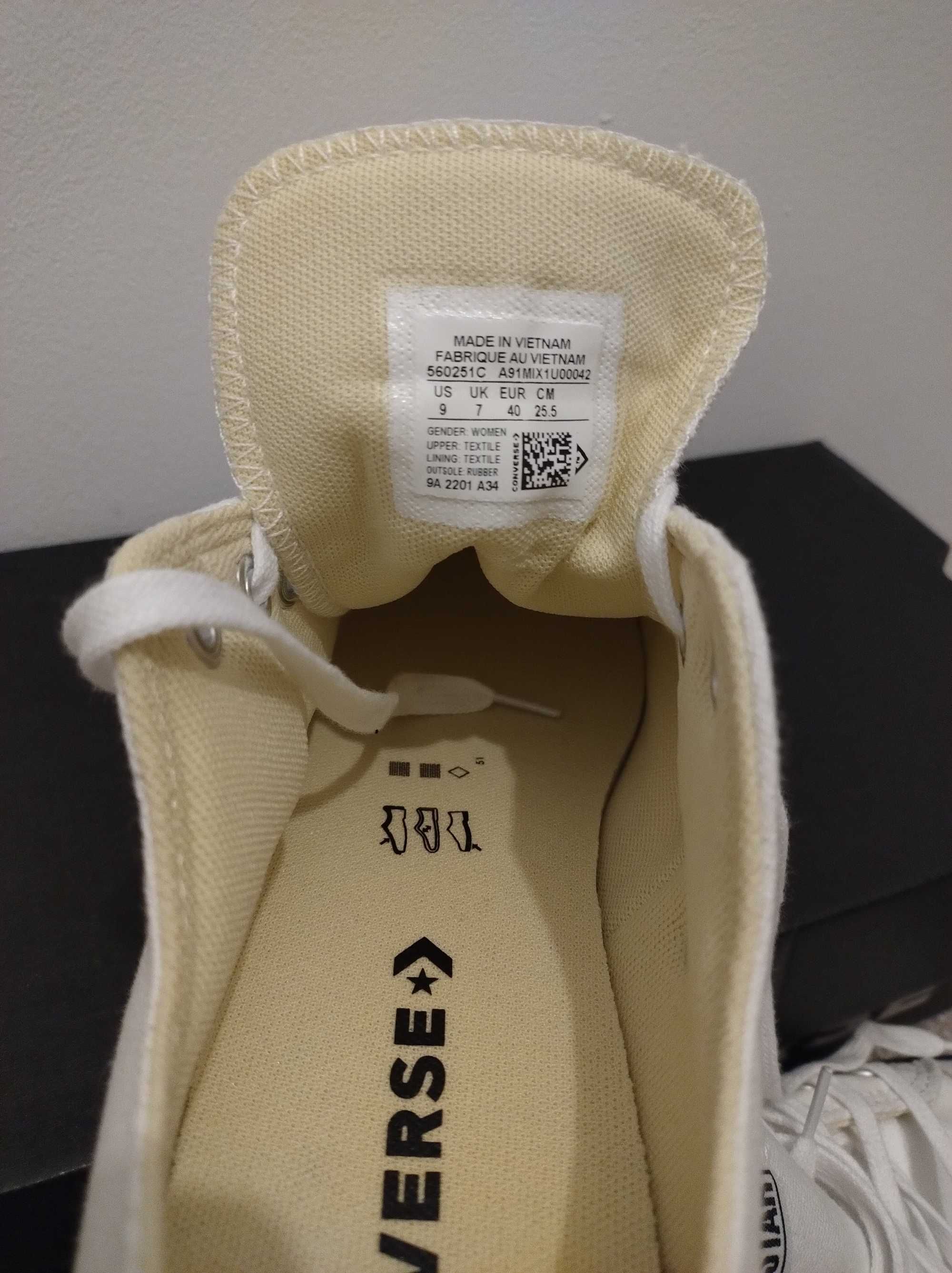 Vând pantofi sport Converse