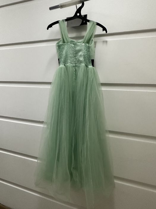 Платье нарядное на девочку!