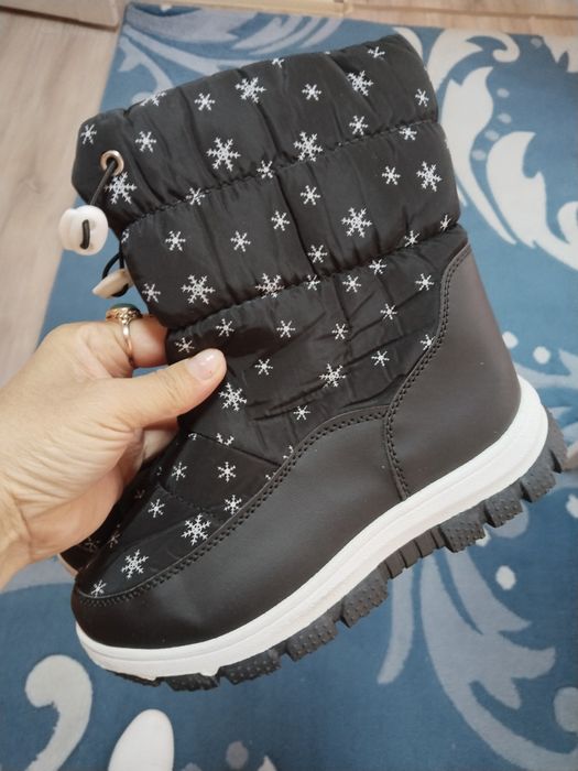 Продаем детские зимние сапоги в хорошем состояний