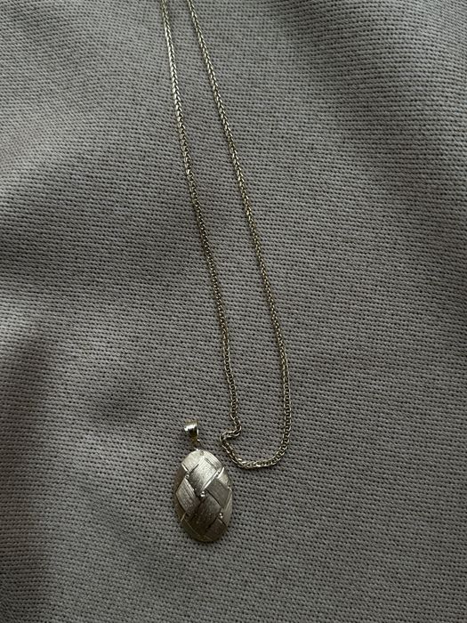 Продам золотую цепочку с кулоном.