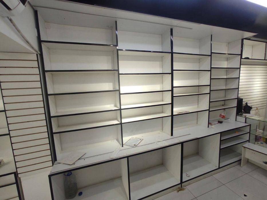 Magazin mebili sotiladi