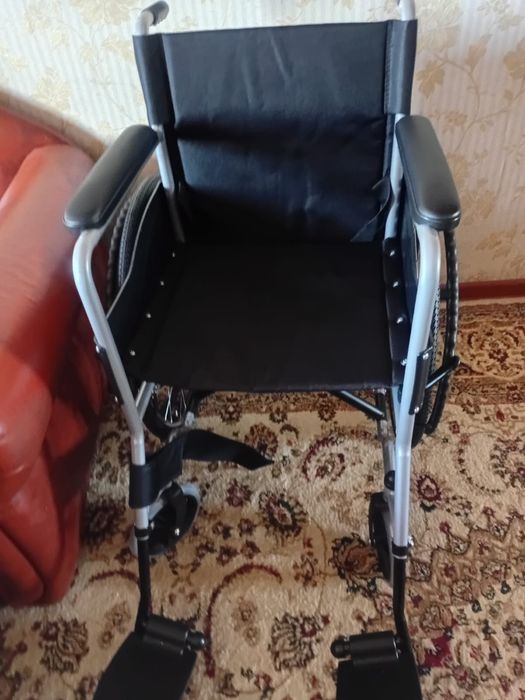 Продам инвалидную коляску
