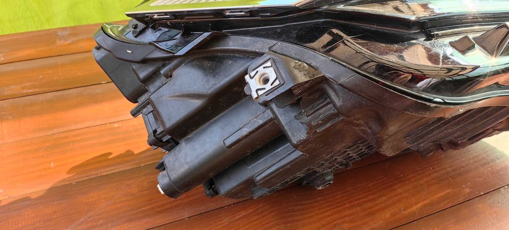 Фар за VW Touareg III / ВФ Туарег 3